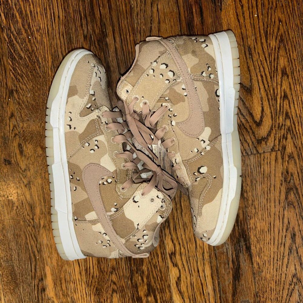 Nike Dunk High "Desert Camo" sneaker. - Picture 2 of 5
